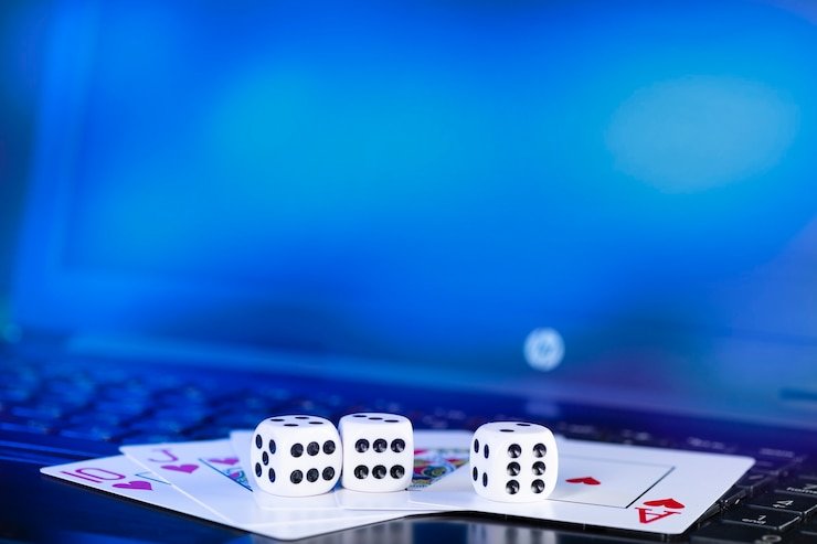 Pengguna menyiapkan pesan bantuan akun